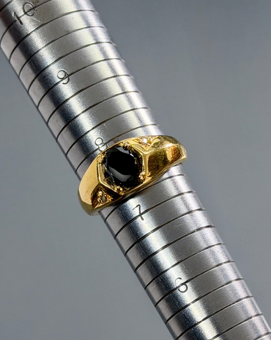 Vintage Costume Jewelry LIND Onyx Diamonds Jeweled Ring 24K HGE Size 7 1/2: Vintage Costume Jewelry LIND Onyx Diamonds Jeweled Ring 24K HGE Size 7 1/2 Approximately size 7 1/2.