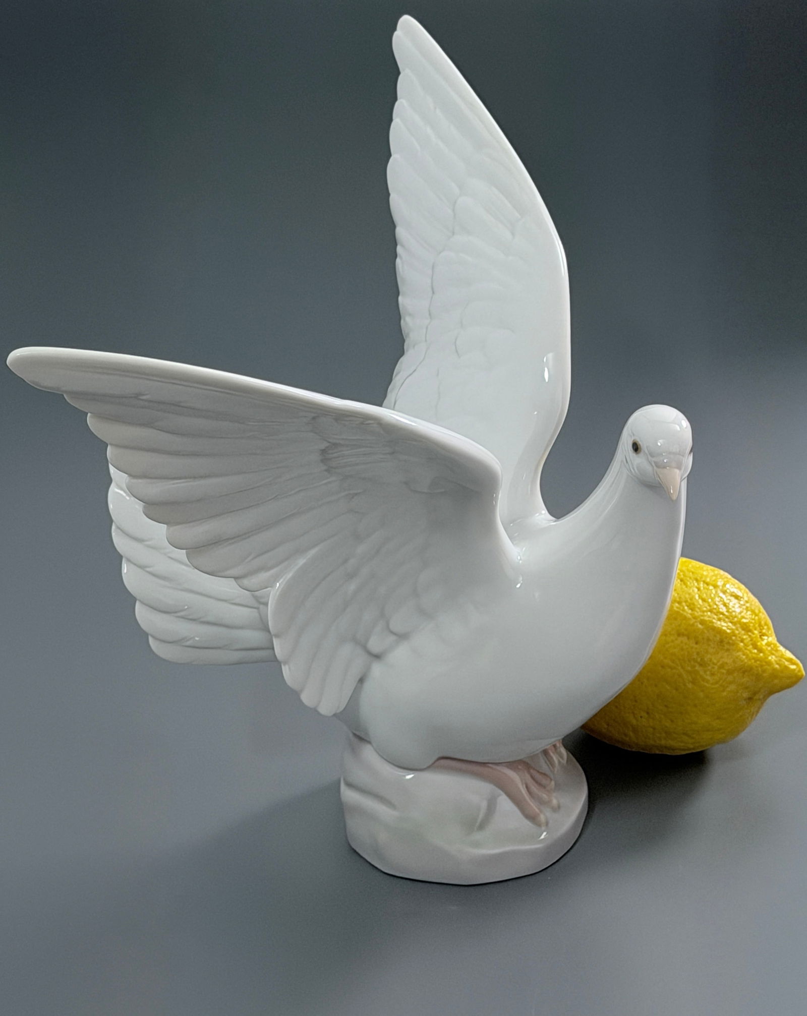 Lladro 6288 Taking Flight Porcelain Dove Figurine (1 of 4)