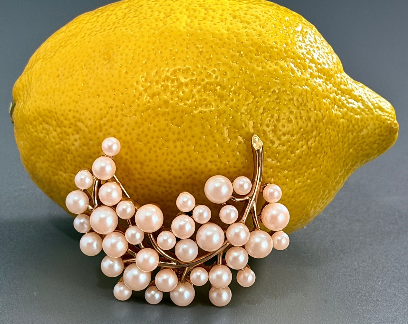 Trifari Faux Pearl Gold Tone Pin Brooch Vintage Costume Jewelry: Trifari Faux Pearl Gold Tone Pin Brooch Vintage Costume Jewelry Approximately 1 1/2 x 1 3/4 inches.