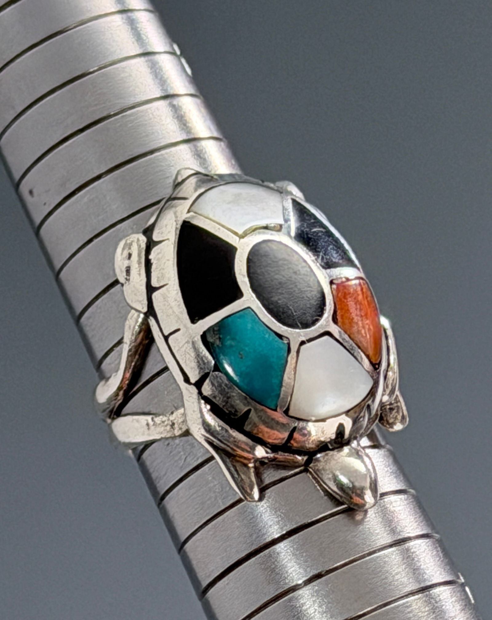 Tribal Zuni Turtle Ring Multi Stone Inlay Native American Style Sterling Silver Vintage American: Tribal Zuni Turtle Ring Multi Stone Inlay Native American Style Sterling Silver Vintage American Indian Jewelry Channeled Turquoise Coral or Oyster Shell Mother of Pearl and Black Onyx Size 6 1/2 