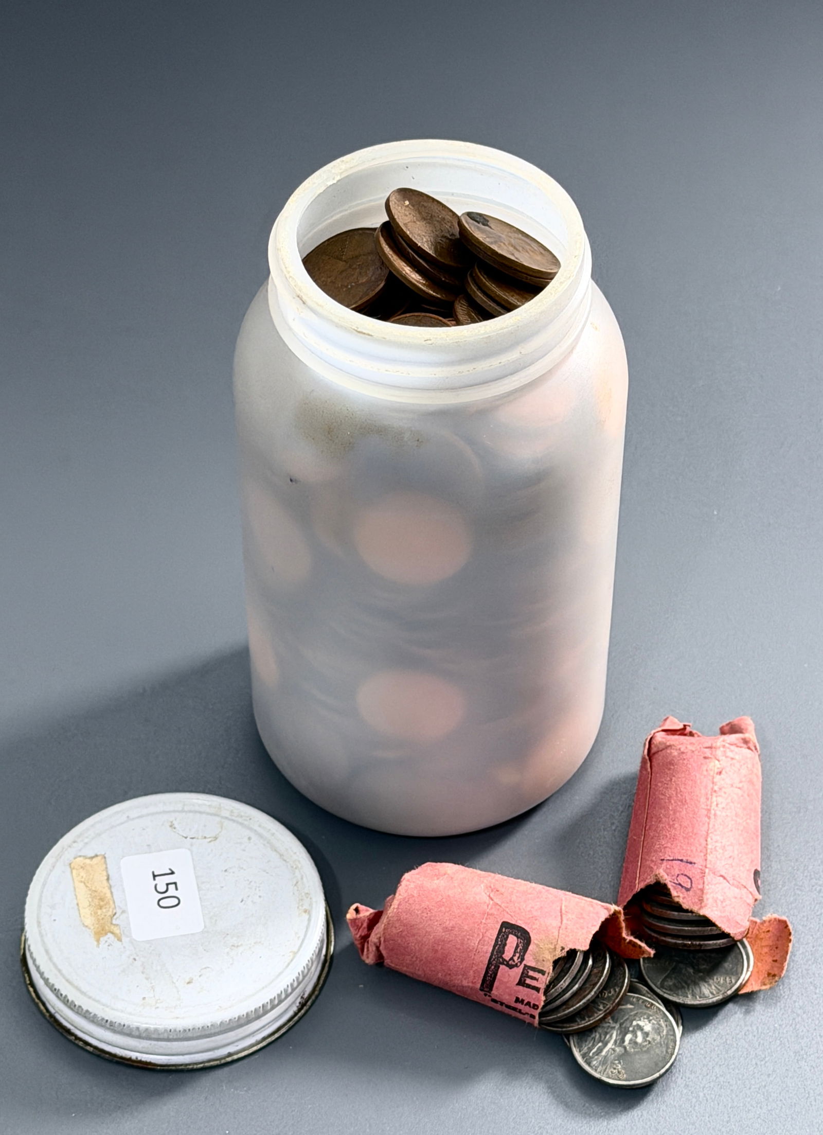 American Steel Penny 1943 Open Roll Unsorted WW II Coins together with Jar of Unsorted Copper: American Steel Penny 1943 Open Roll Unsorted WW II Coins together with Jar of Unsorted Copper Pennies