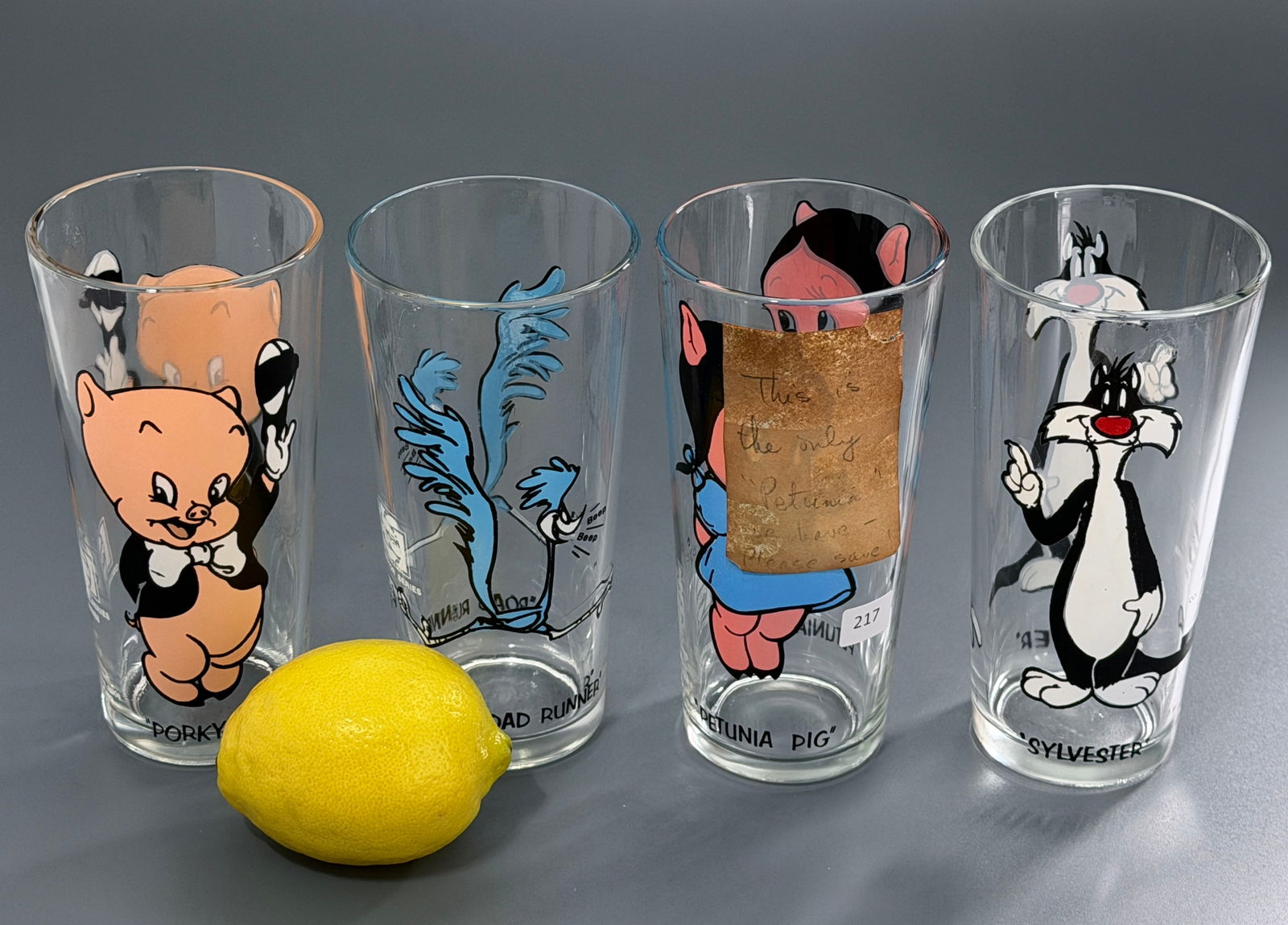 Pepsi Warner Bros.Petunia Pig Road Runner Sylvester Porky Looney Tunes Characters 1973 Vintage (1 of 4)