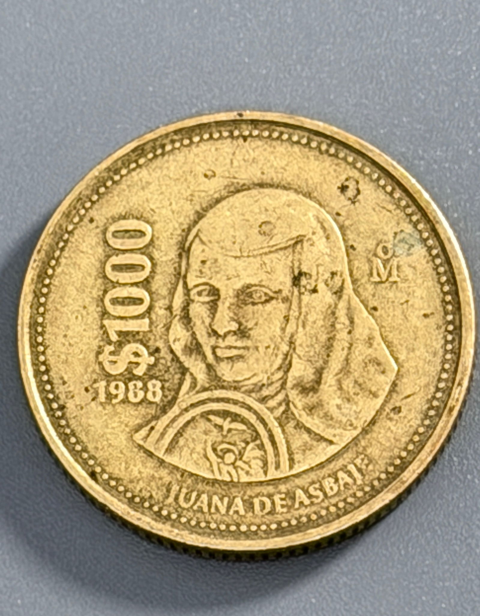 Vintage 1000 Peso Mexican Coin Juana de Asbaje 1988 Sor Juana Ines de la Cruz (1 of 2)