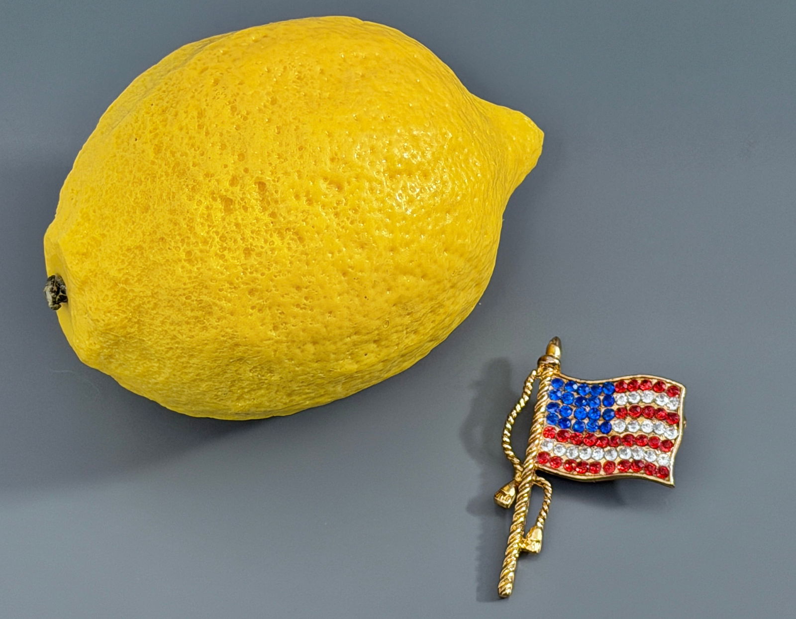 American Flag Red White Blue Rhinestones Patriotic September 11 Vintage Pin Brooch: American Flag Red White Blue Rhinestones Patriotic September 11 Vintage Pin Brooch