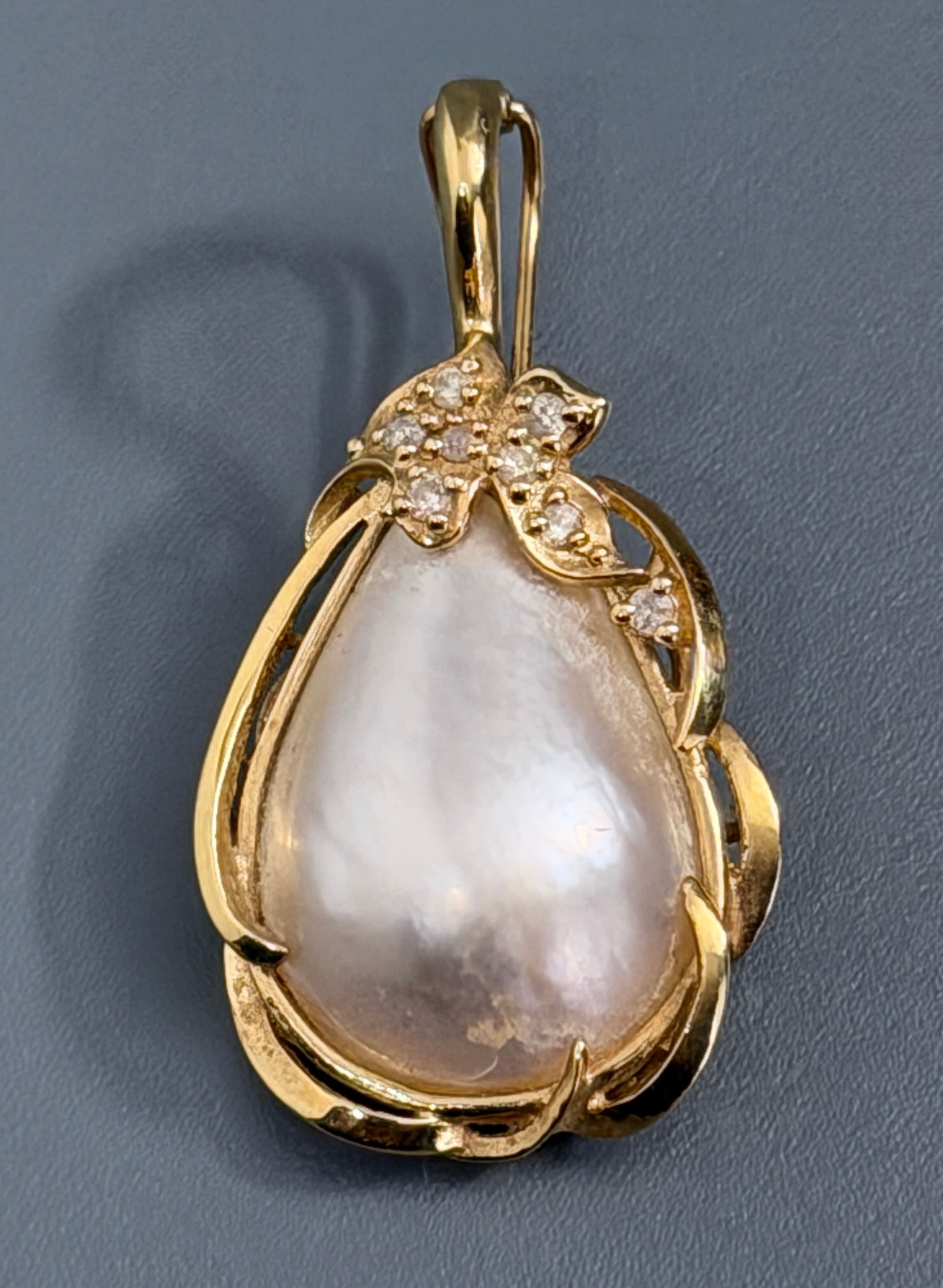 Teardrop Mabe Pearl Italian Yellow Gold Pendant Marked 585 and 14K: Teardrop Mabe Pearl Italian Yellow Gold Pendant Marked 585 and 14K