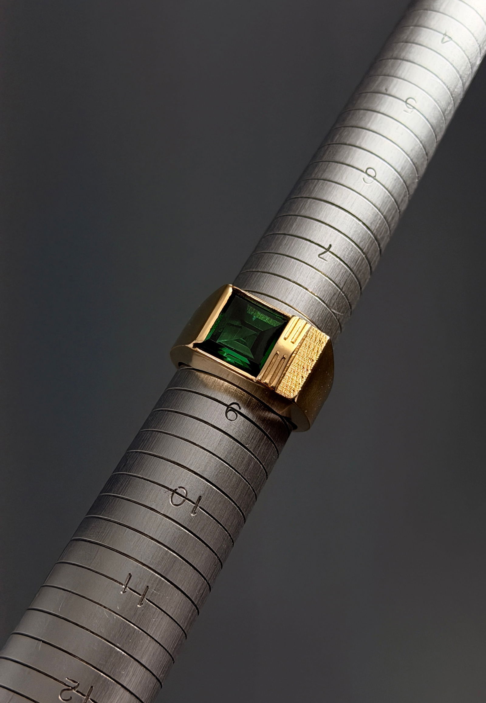 Emerald Cut Green Spinel 10K Yellow Gold Ring Size 8 1/2: Emerald Cut Green Spinel 10K Yellow Gold Ring Size 8 1/2