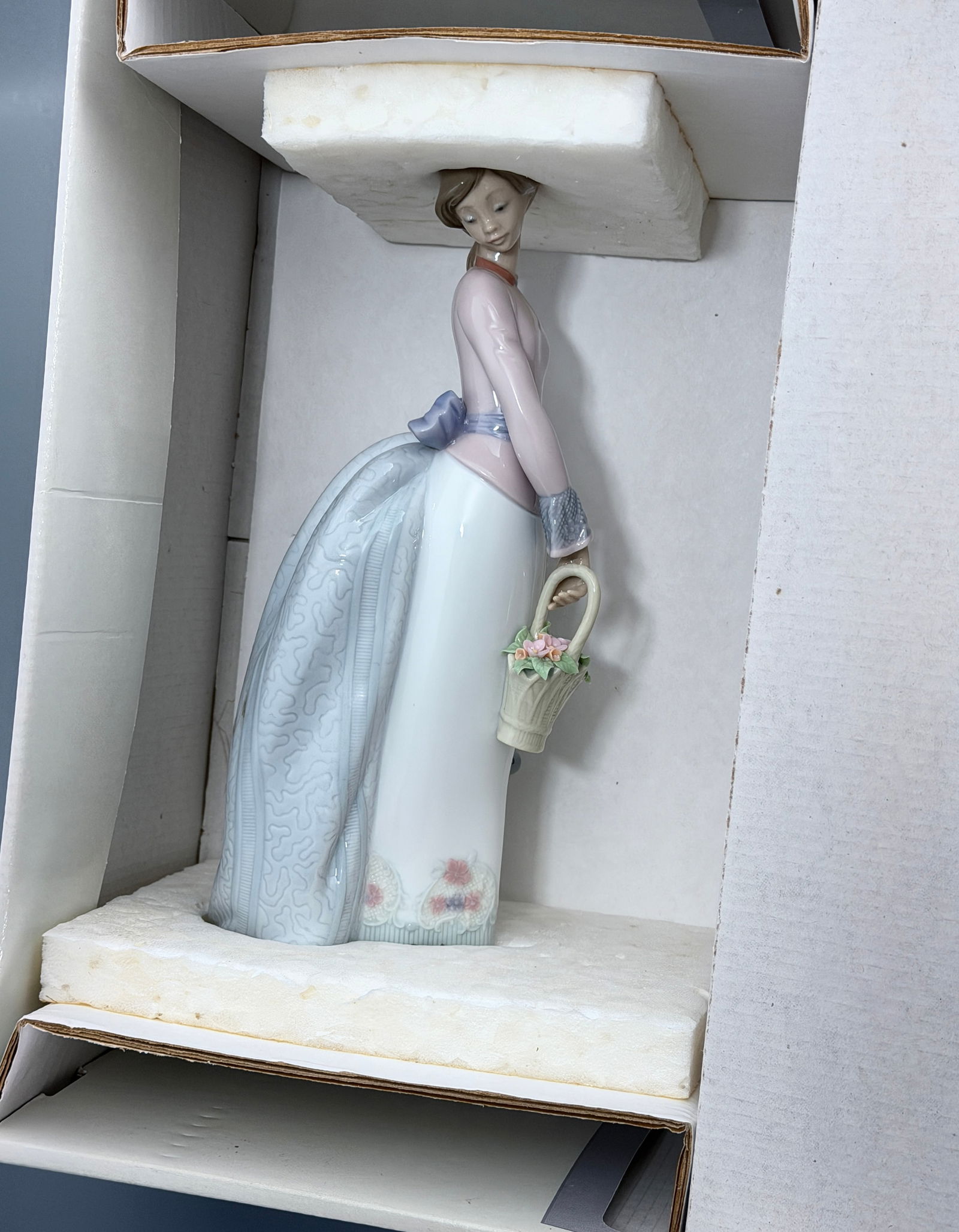 Lladro 7622 Porcelain Figurine Basket of Love Spanish Name Flores de mi Jardin (1 of 2)