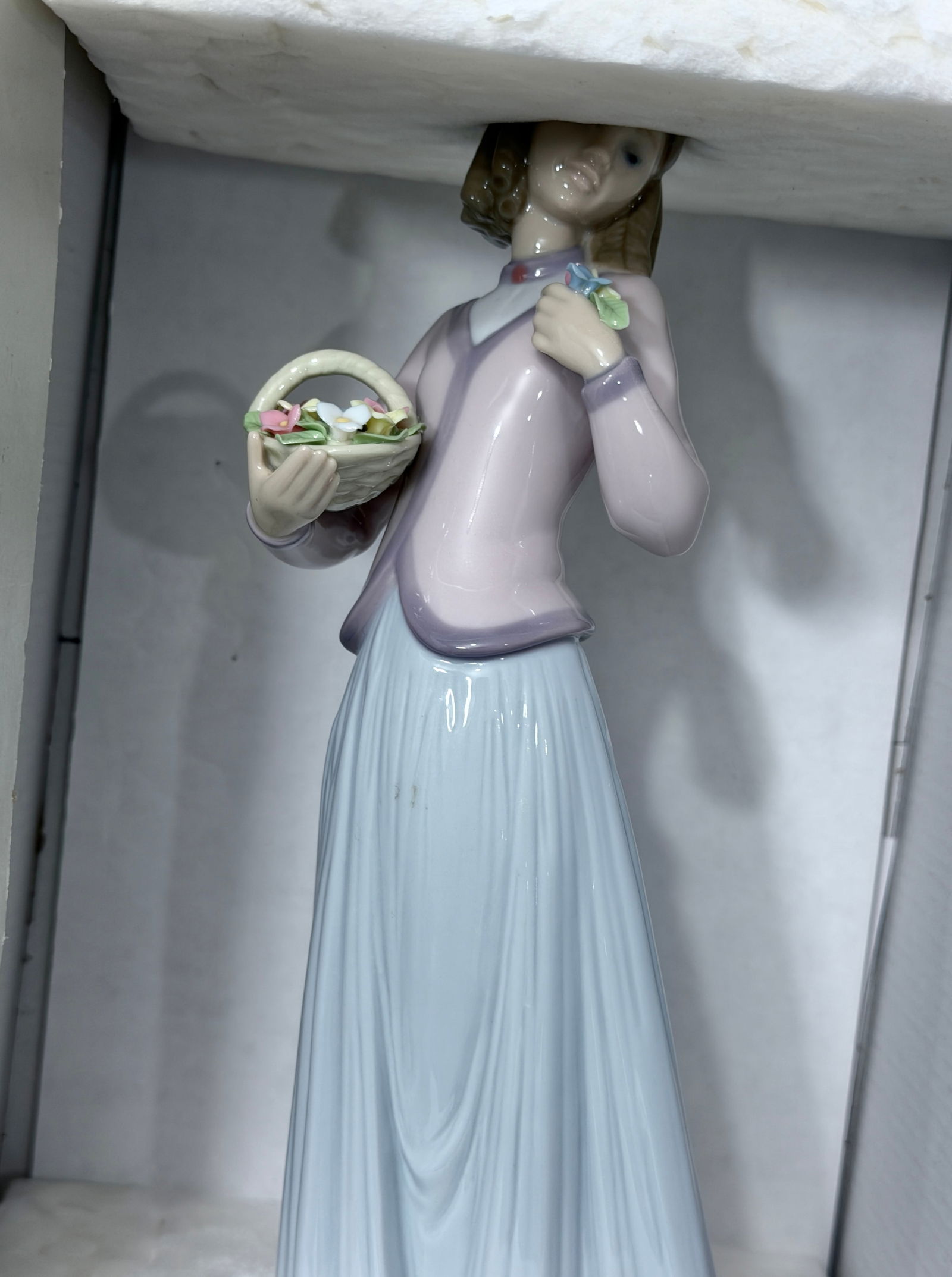 Lladro 7644 Innocence in Bloom Porcelain Figurine (1 of 2)