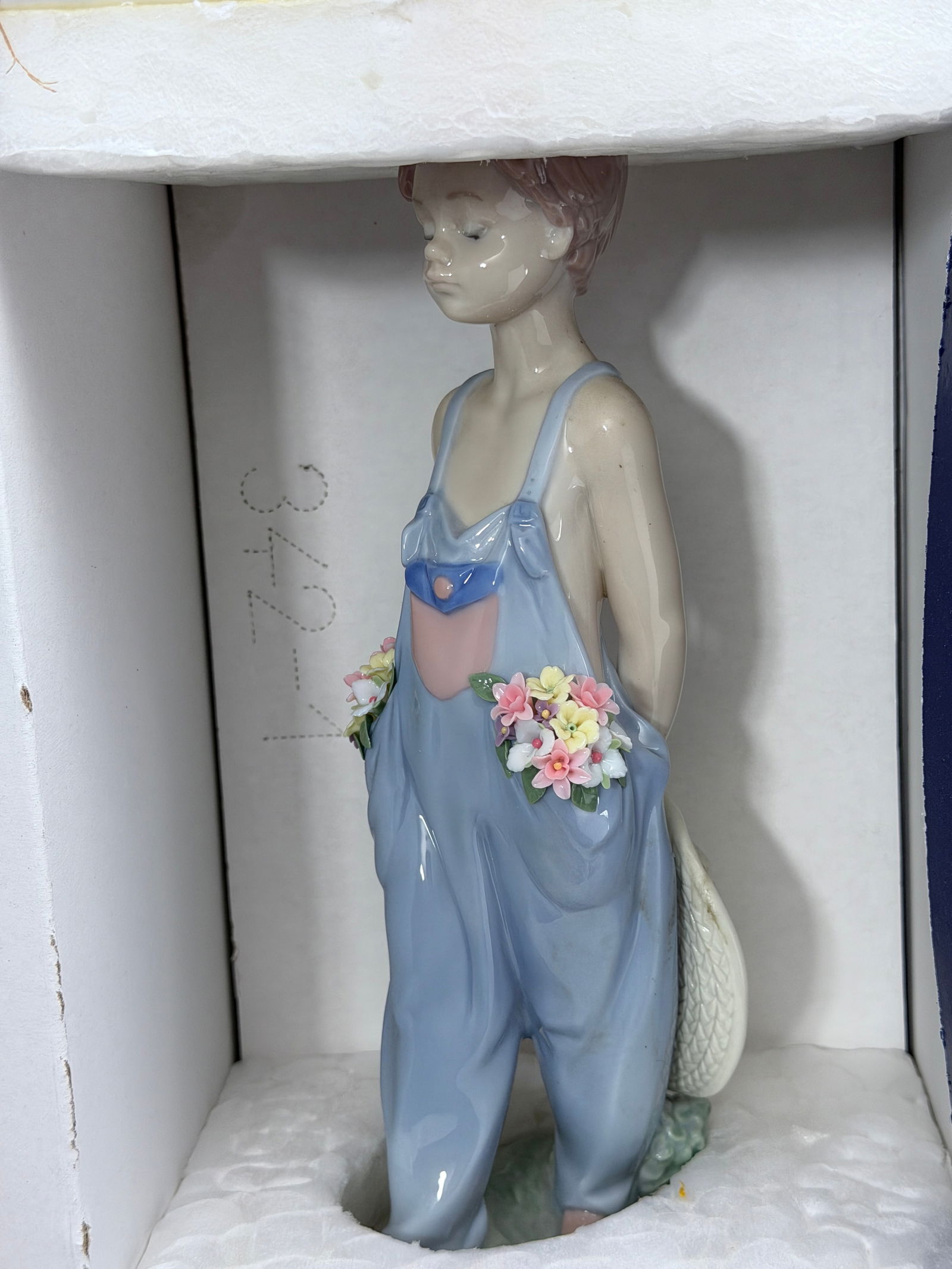 Lladro 7650 Collectors Society Pocket Full of Wishes Boxed Porcelain Figurine (1 of 2)