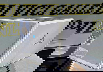 Lladro 6543 Summer Breeze Retired Porcelain Figurine Sculptured by Regino Torrijos