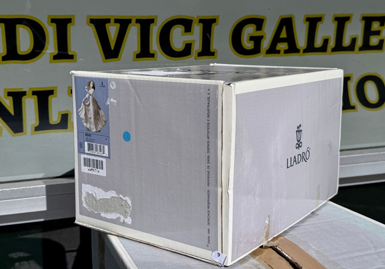 Lladro 6543 Summer Breeze Retired Porcelain Figurine Sculptured by Regino Torrijos: Lladro 6543 Summer Breeze Retired Porcelain Figurine Sculptured by Regino Torrijos