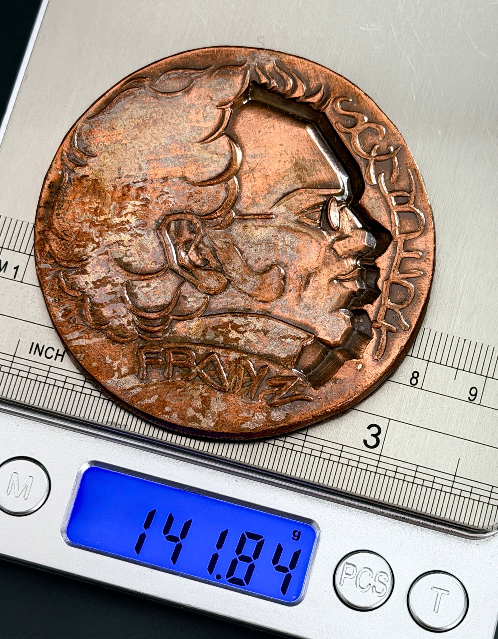 Vintage Franz Schubert Austrian Composer Copper Bronze Art Medal Paris Mint Monnaie de Paris CUIVRE: Vintage Franz Schubert Austrian Composer Copper Bronze Art Medal Paris Mint Monnaie de Paris CUIVRE Numismatic Plaquette Approximately 2 3/4 inches in diameter.