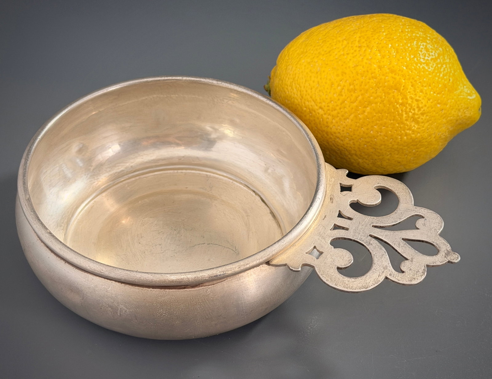 Gorham 925 Sterling Silver Porringer Child Bowl 111 Grams Antique American Gorham Manufacturing: Gorham 925 Sterling Silver Porringer Child Bowl 111 Grams Antique American Gorham Manufacturing Company Providence Rhode Island Baroque Style Scrolling Keyhole Handle Monogrammed W.R.P. JR. Hallmarked
