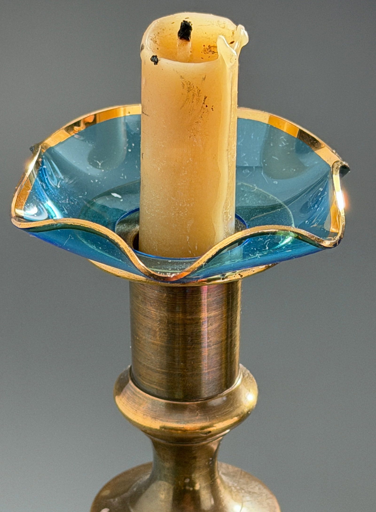 Vintage Pair Blue Art Glass Bobeches Gold Gilt Rim Ruffled Star Design Candle Drip Catchers: Vintage Pair Blue Art Glass Bobeches Gold Gilt Rim Ruffled Star Design Candle Drip Catchers Chandelier Candelabra Lighting Parts (Note: The brass candlestick and candle stub shown in the photos are ut