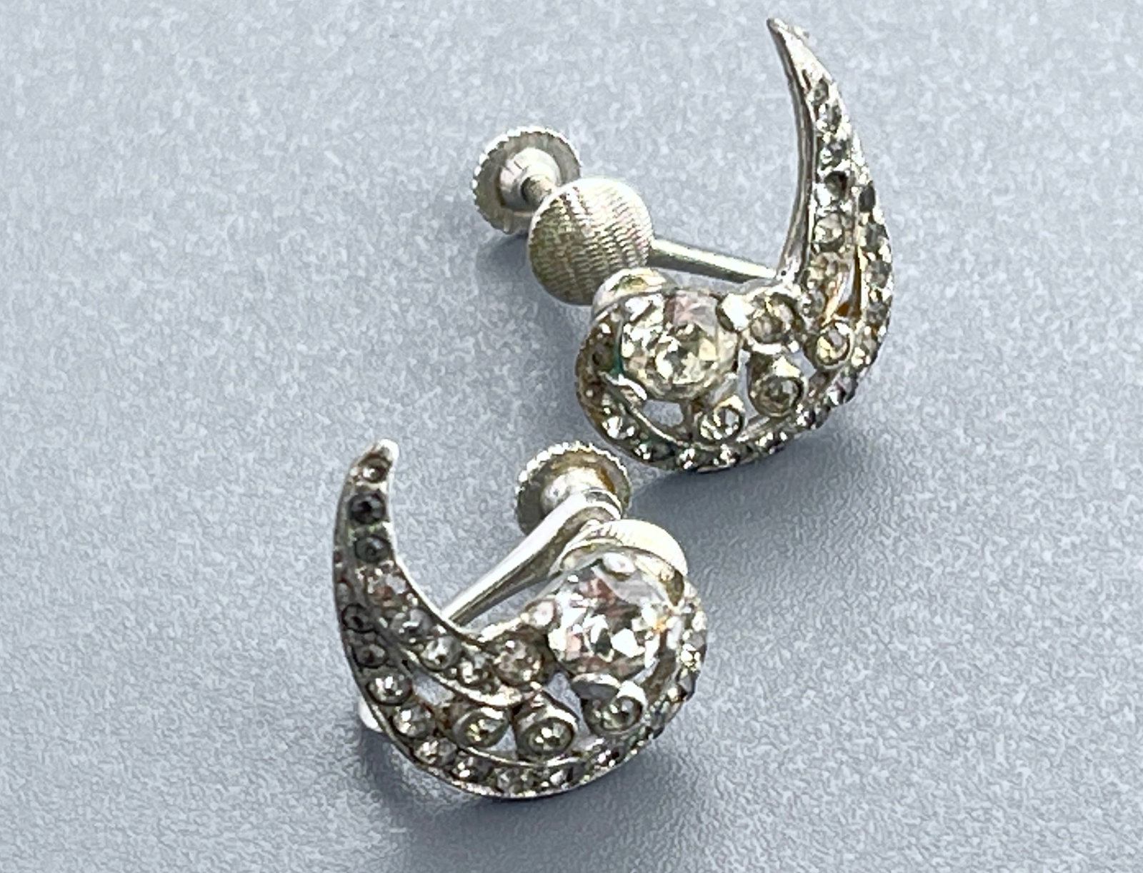 Vintage Rhinestone Screw Back Earrings Crescent Moon Paisley Comet Silver Tone Art Deco 1940s (1 of 6)