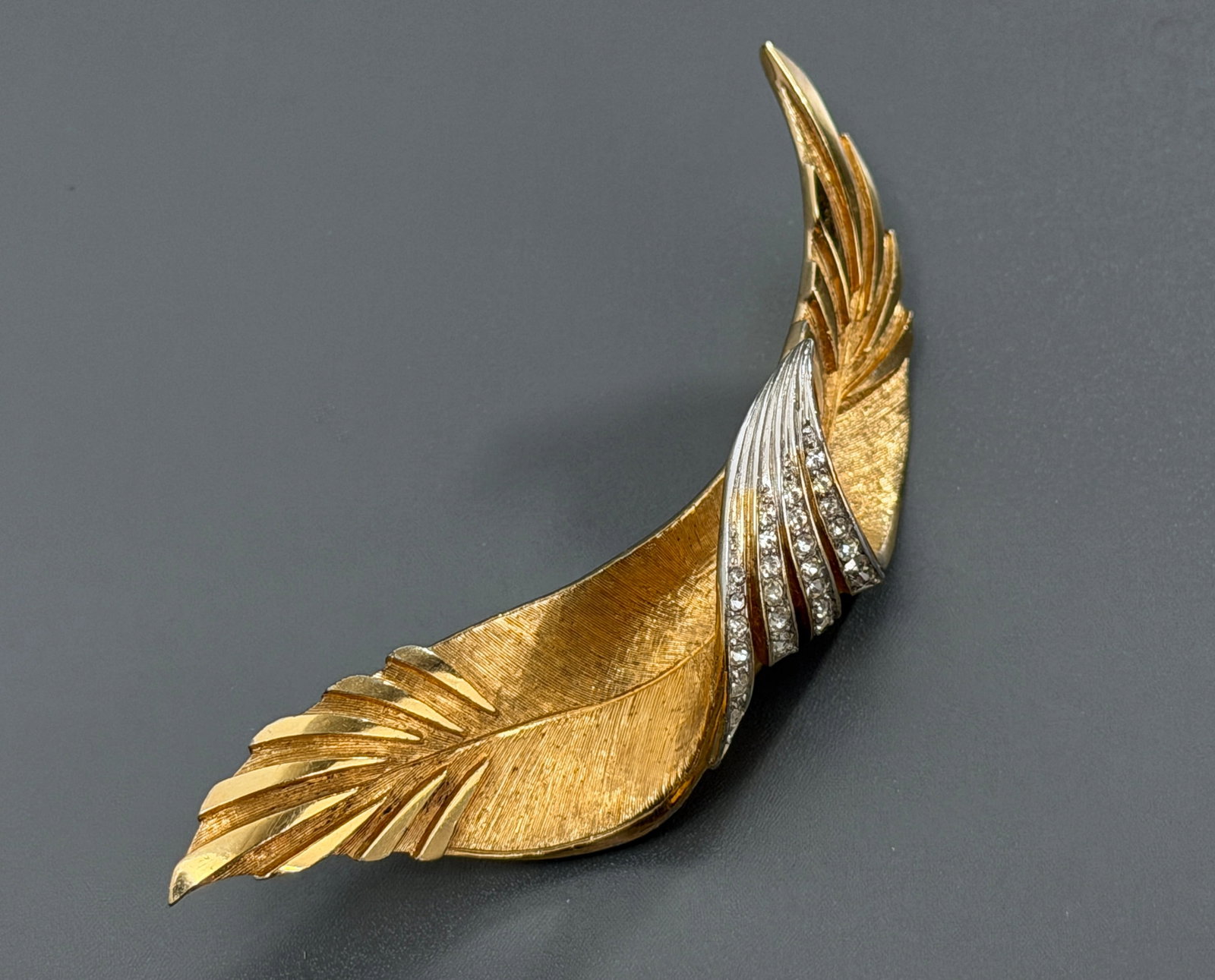 BOUCHER Signed Gold Tone Textured Feather Frond Brooch Pin Pav? Clear Rhinestone Swirl Accent Mid (1 of 7)
