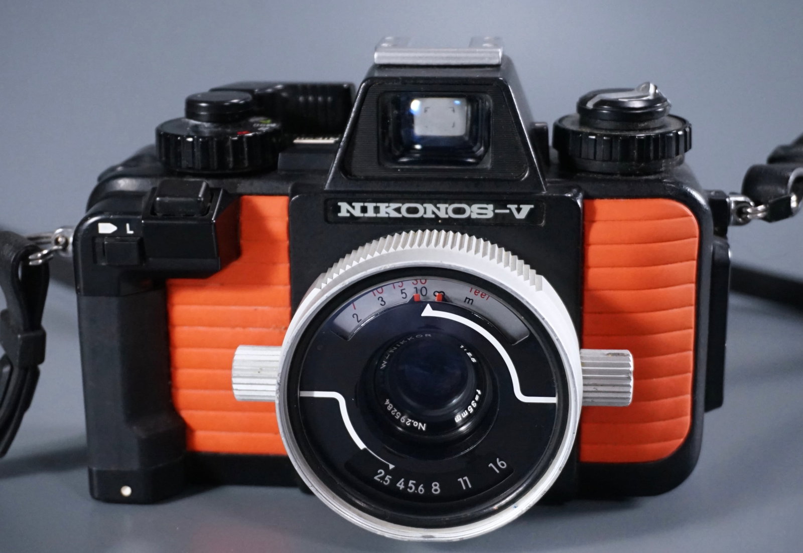 Nikonos V Orange Underwater 35mm Film Camera W Nikkor 35mm Lens (1 of 10)