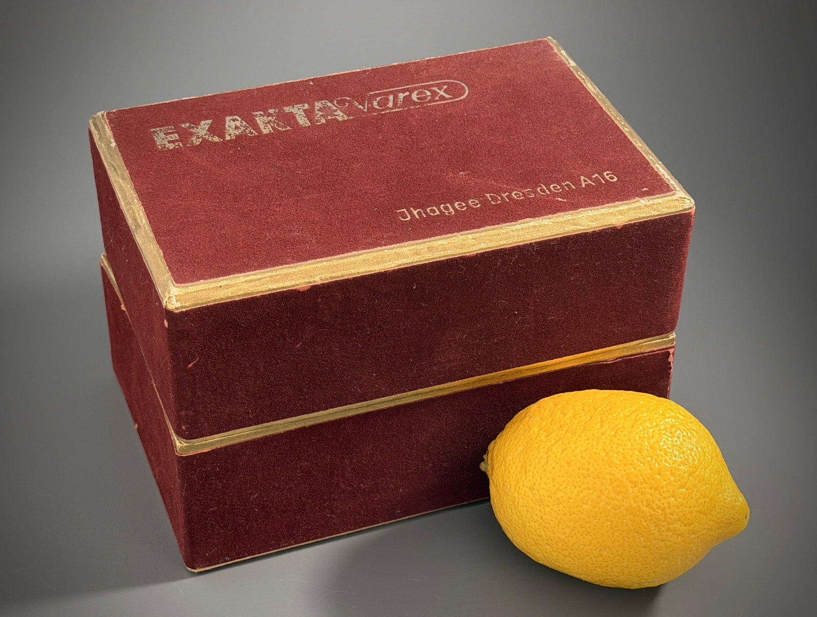 Vintage Jhagee Dresden Exakta Varex A16 Camera Box Lens Shade Leather Case & Mechanical Shutter: Vintage Jhagee Dresden Exakta Varex A16 Camera Box Lens Shade Leather Case & Mechanical Shutter Release Cable Approximately 6 1/2 x 4 1/4 x 4 1/4 inches tall.