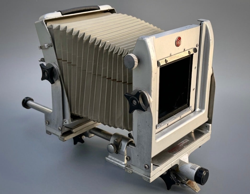CALUMET CC 400 Vintage 4x5 Large Format Monorail View Camera Ground Glass Back Serial No. 6839 (1 of 11)