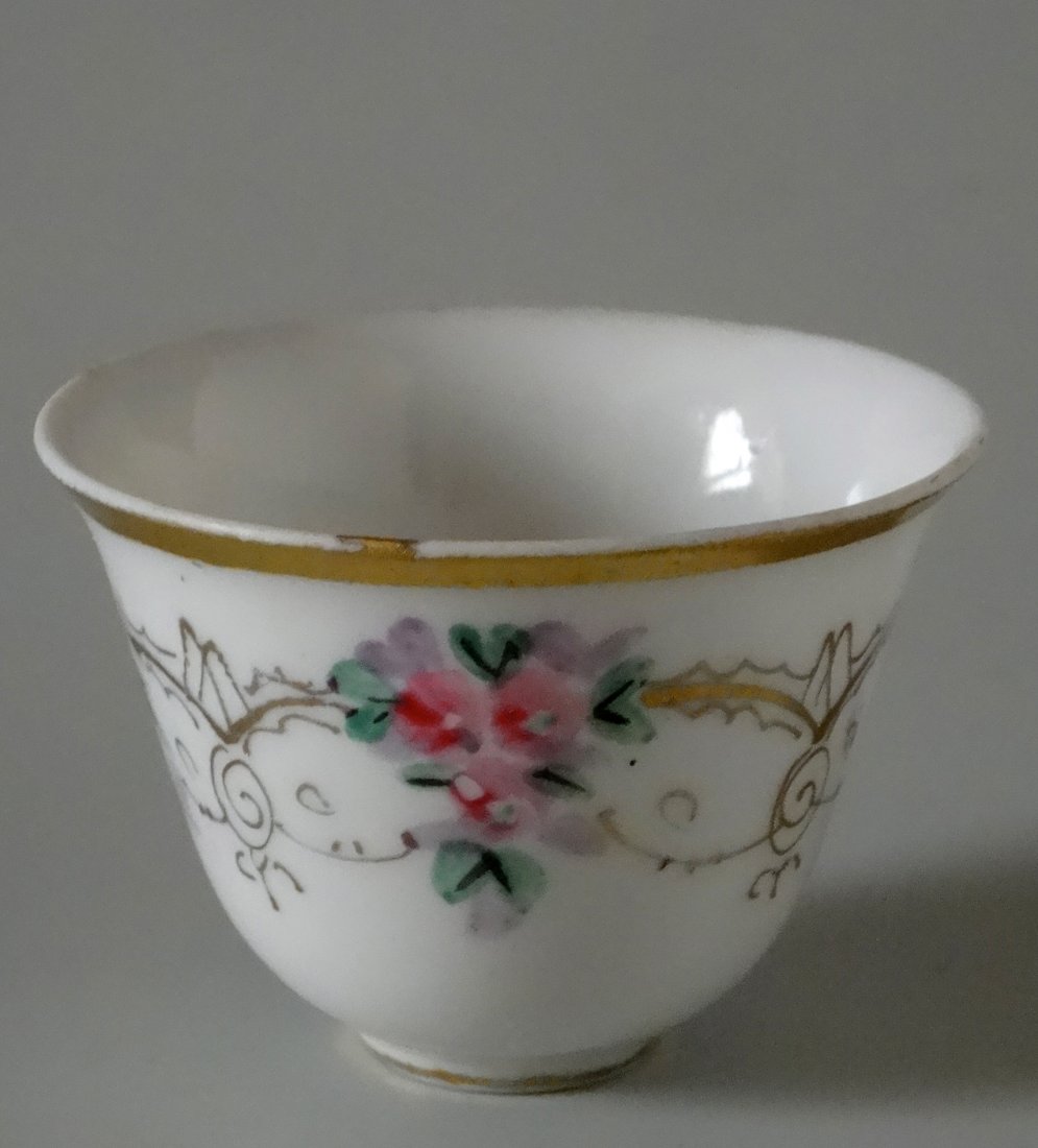 Antique Russian Porcelain Kuznetsov Factory: Antique Russian Porcelain Kuznetsov Factory For Turkish Market Approximately 1 5/8 tall x 2 5/16 inches in diameter.