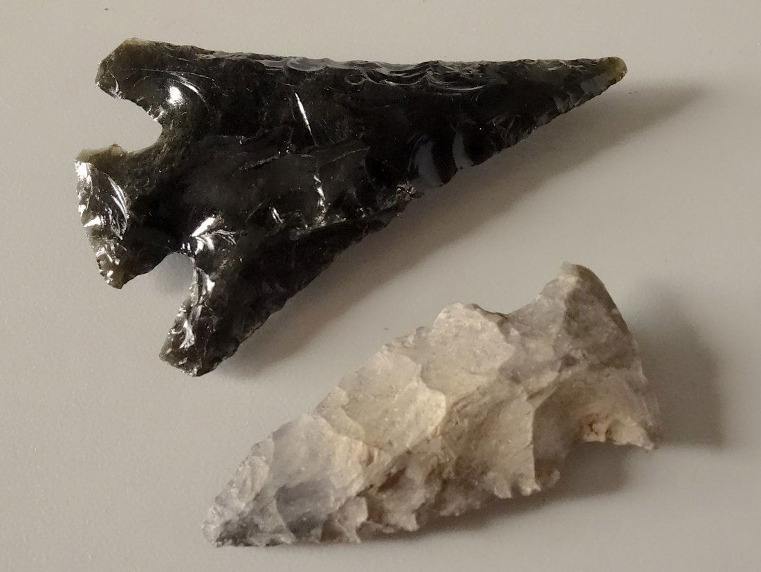 Flint Arrow Head Lot of 2 (1 of 7)