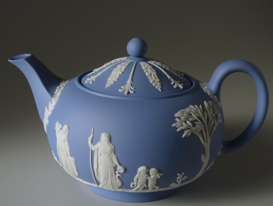 Large English Wedgwood Teapot Never Used (1 of 8)