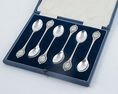 Queens of England silver teaspoons (6)