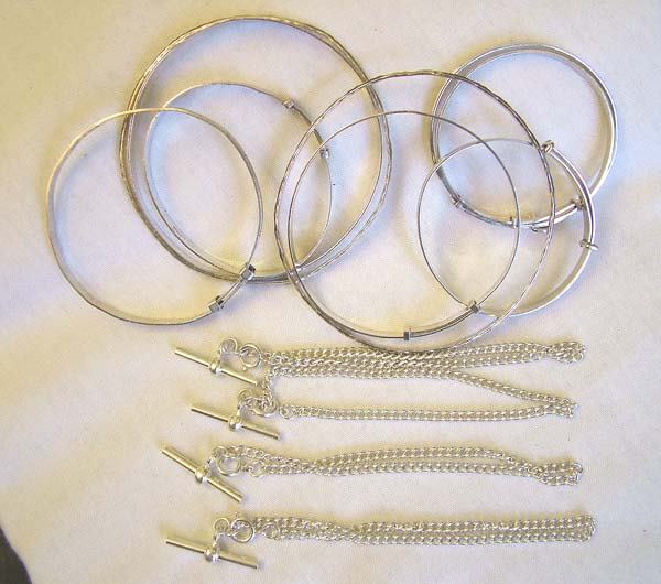 Bracelets and bangles: "Bracelets and bangles, curb link bracelets, fitted with T-bar & bolt ring fastener (4), ladies' narrow bangles (5) & child's expanding bangles (4), stamped, tested or h/m (2.48oz) (13)