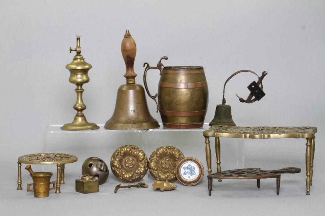 16 PIECES ENGLISH, AMERICAN & OTHER BRASS WARE (1 of 3)