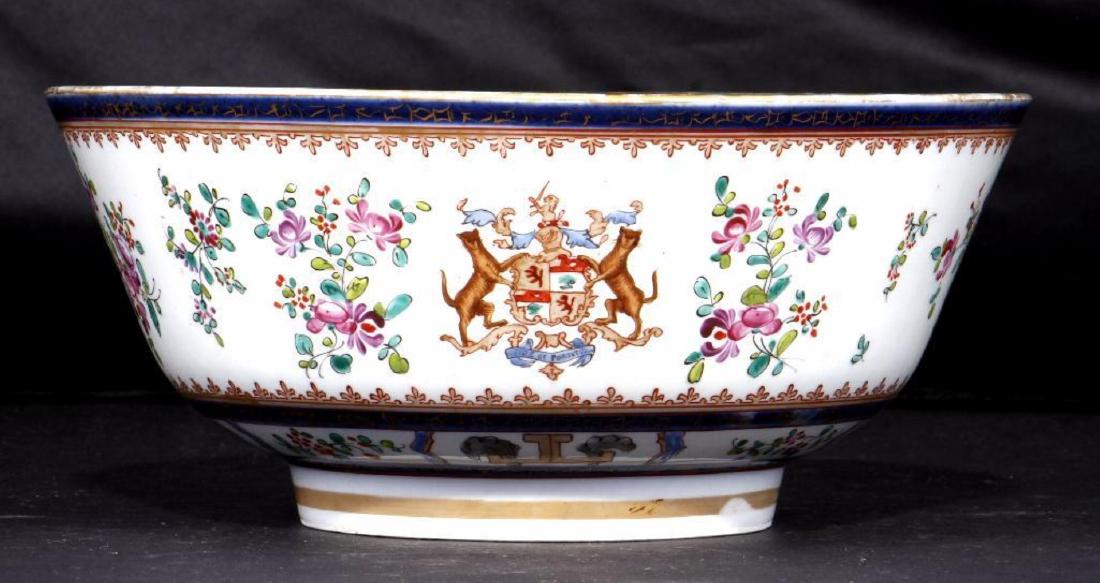 FRENCH CHINESE EXPORT STYLE ARMORIAL PORCELAIN BOWL (1 of 3)