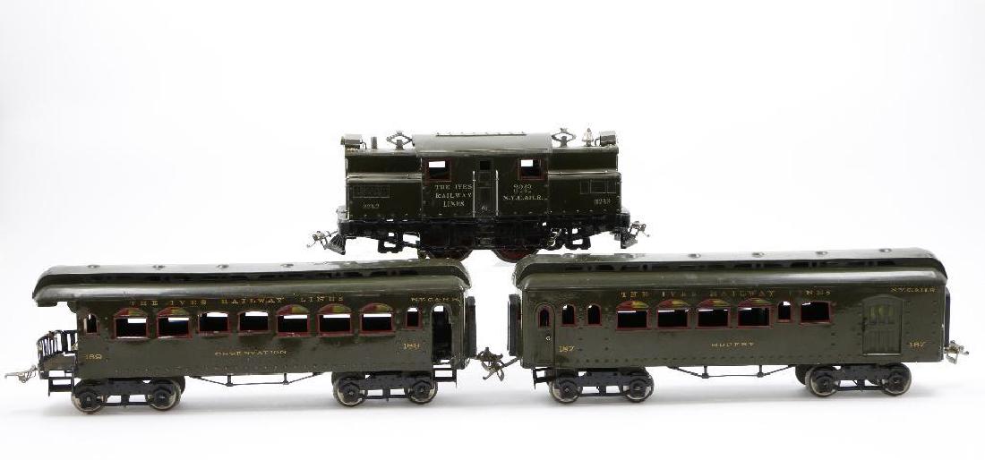 Ives Standard Gauge  Passenger Set (1 of 5)