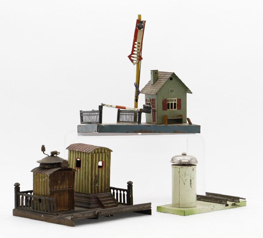 Marklin O and 1 Gauge Accessory Grouping (1 of 2)