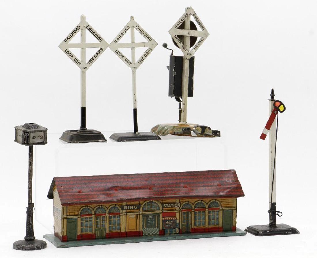 Bing O and 1 Gauge Accessory Grouping (1 of 2)