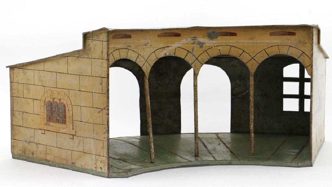 Marklin 1 Gauge Round House (1 of 4)