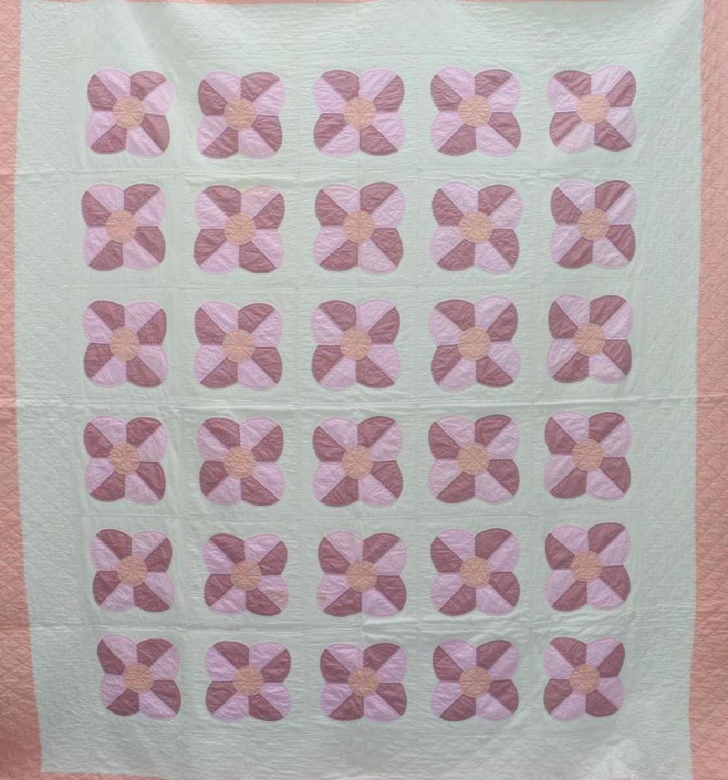 AMERICAN FIRST-HALF 20th-CENTURY FLOWER PATTERN QUILT (1 of 3)