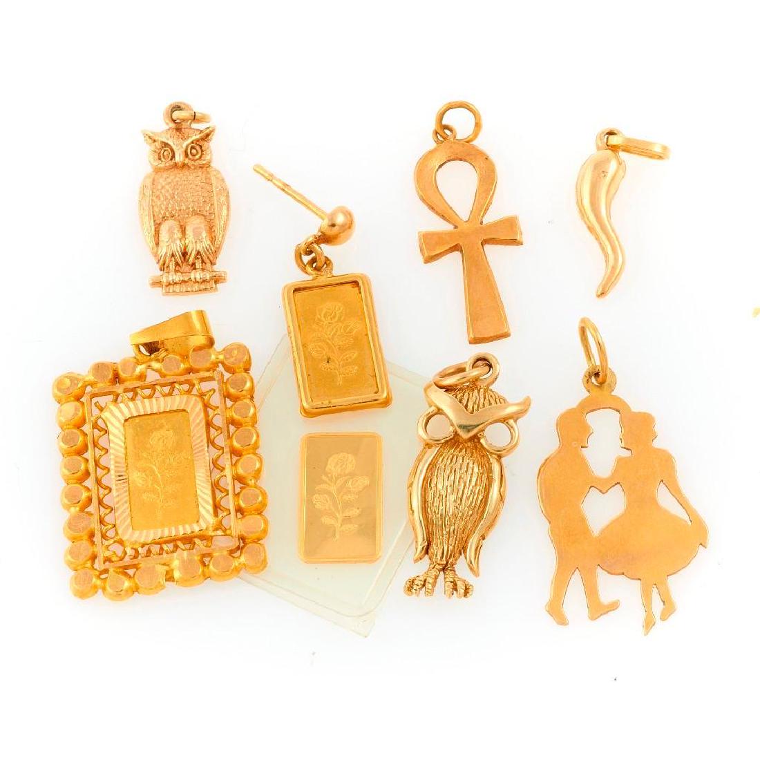 Collection of gold jewelry (1 of 1)