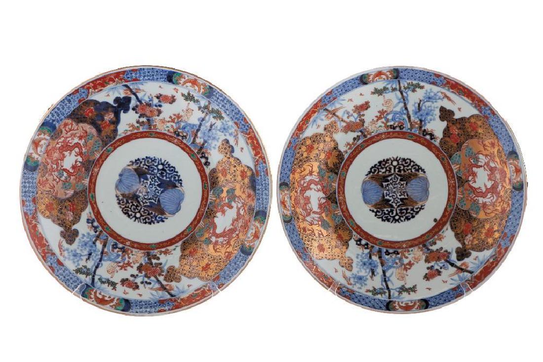A PAIR OF IMARI CHARGERS (1 of 6)