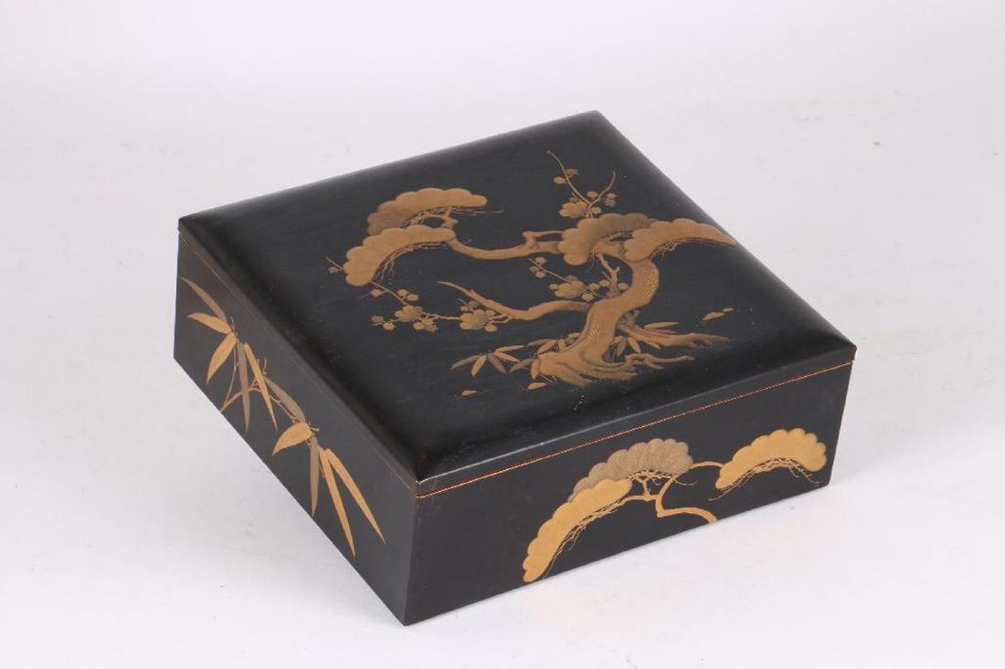 A Japanese lacquer box. (1 of 4)