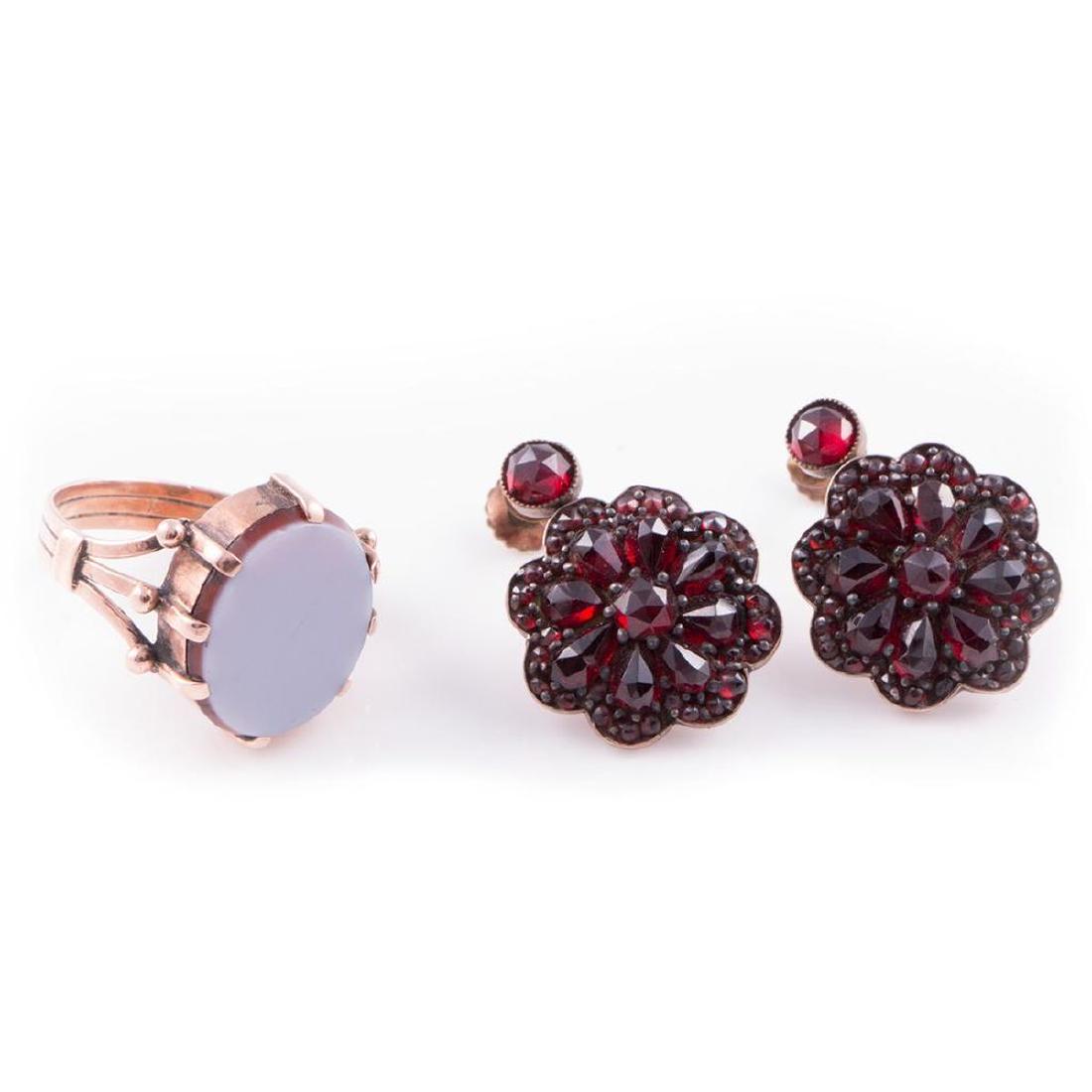 Antique hardstone and 10k gold ring (1 of 4)