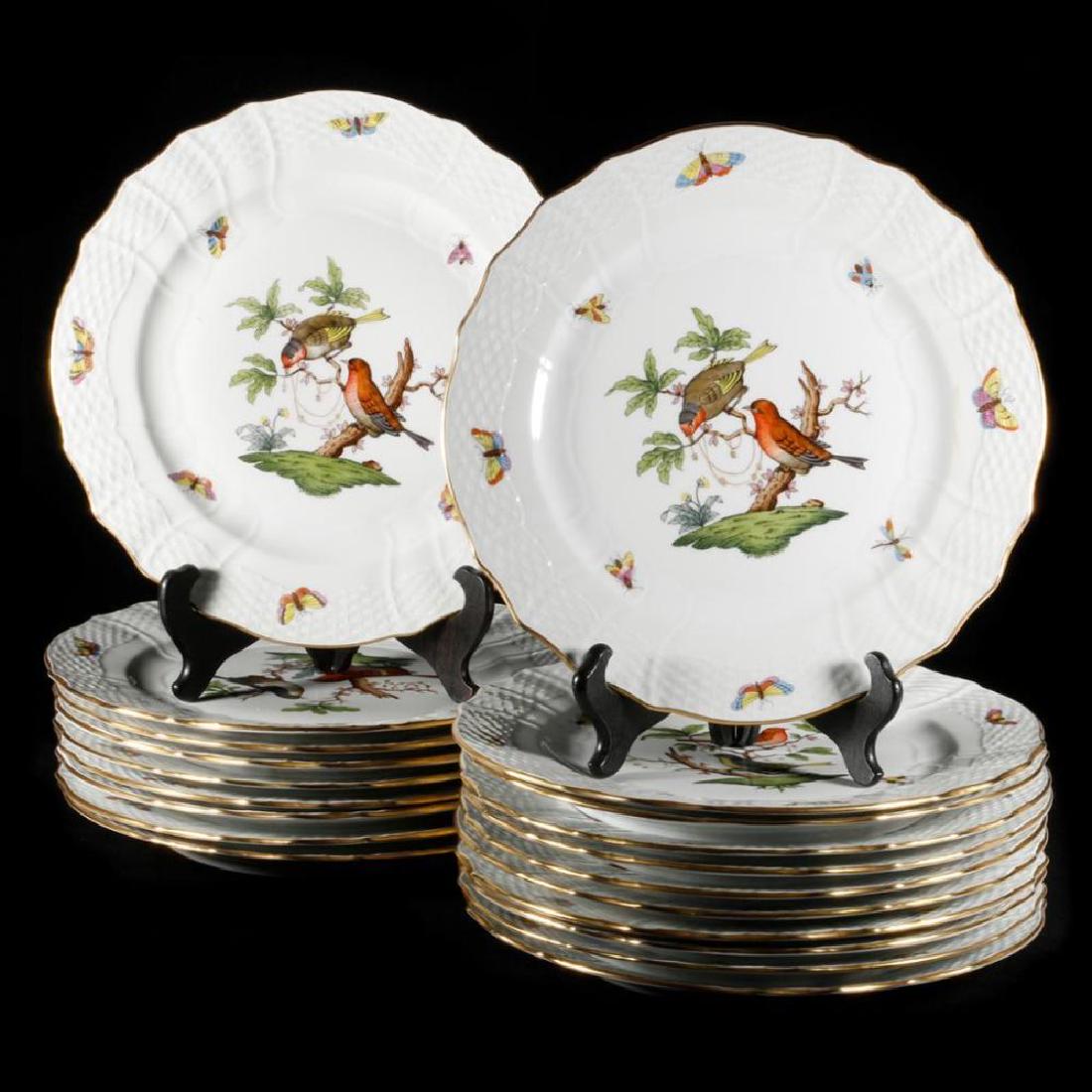 A set of twenty Herend dinner plates. (1 of 8)