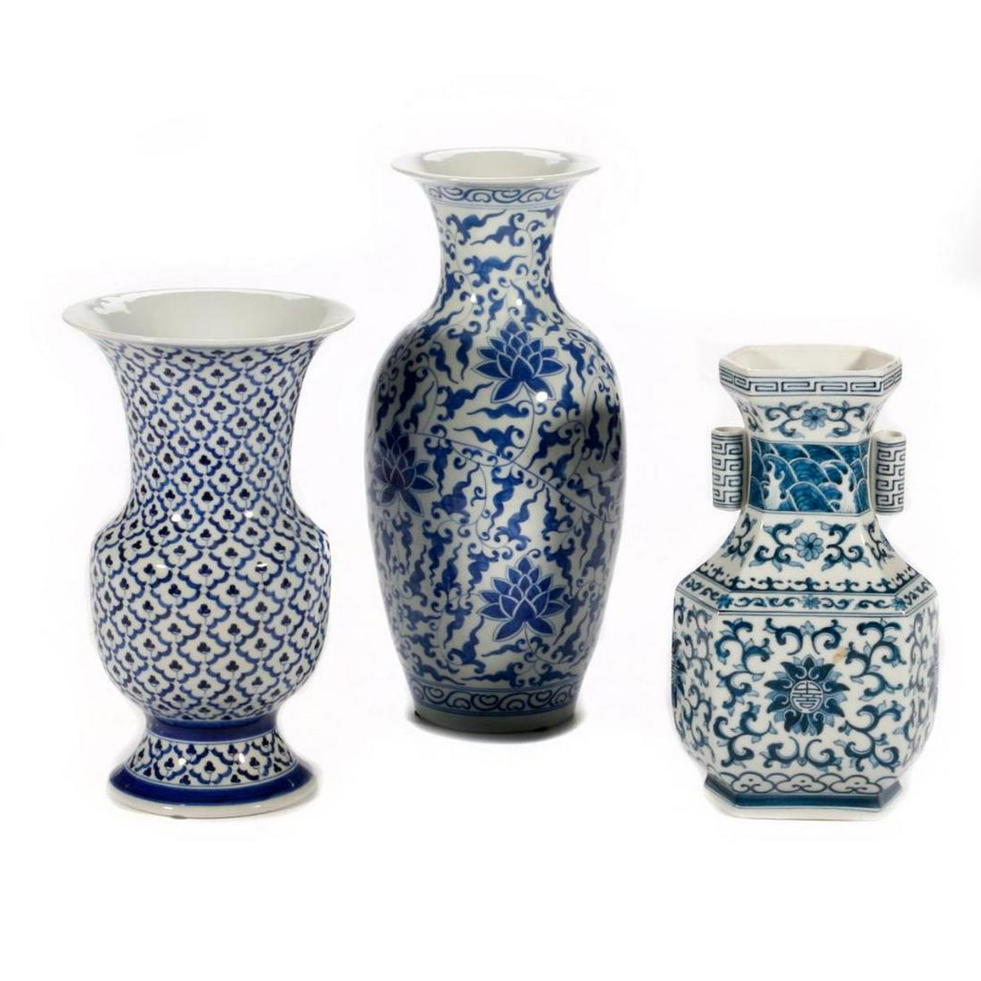 Three Chinese blue and white vases. (1 of 13)