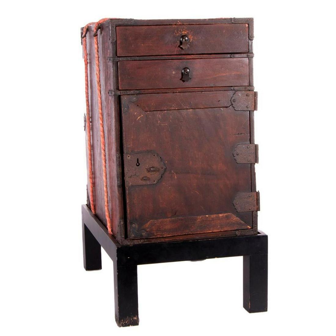 19th century Japanese cabinet. (1 of 10)