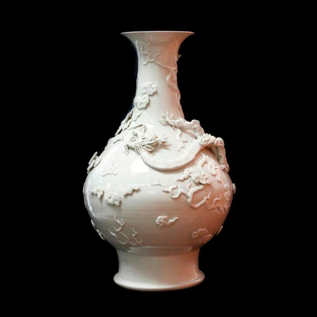 A Large Chinese Blanc de chine vase. (1 of 7)