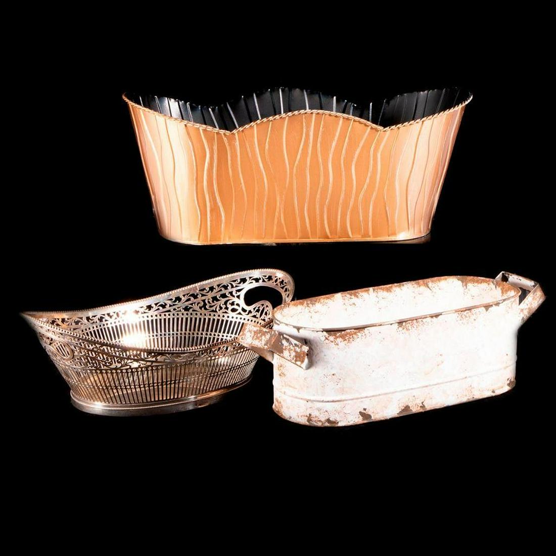 Seven tableware pieces.: Seven various pieces of tableware, the largest bread basket measuring 6 inches high x 15 x 7. Items are sold as is. Please inquire about condition if not otherwise stated.