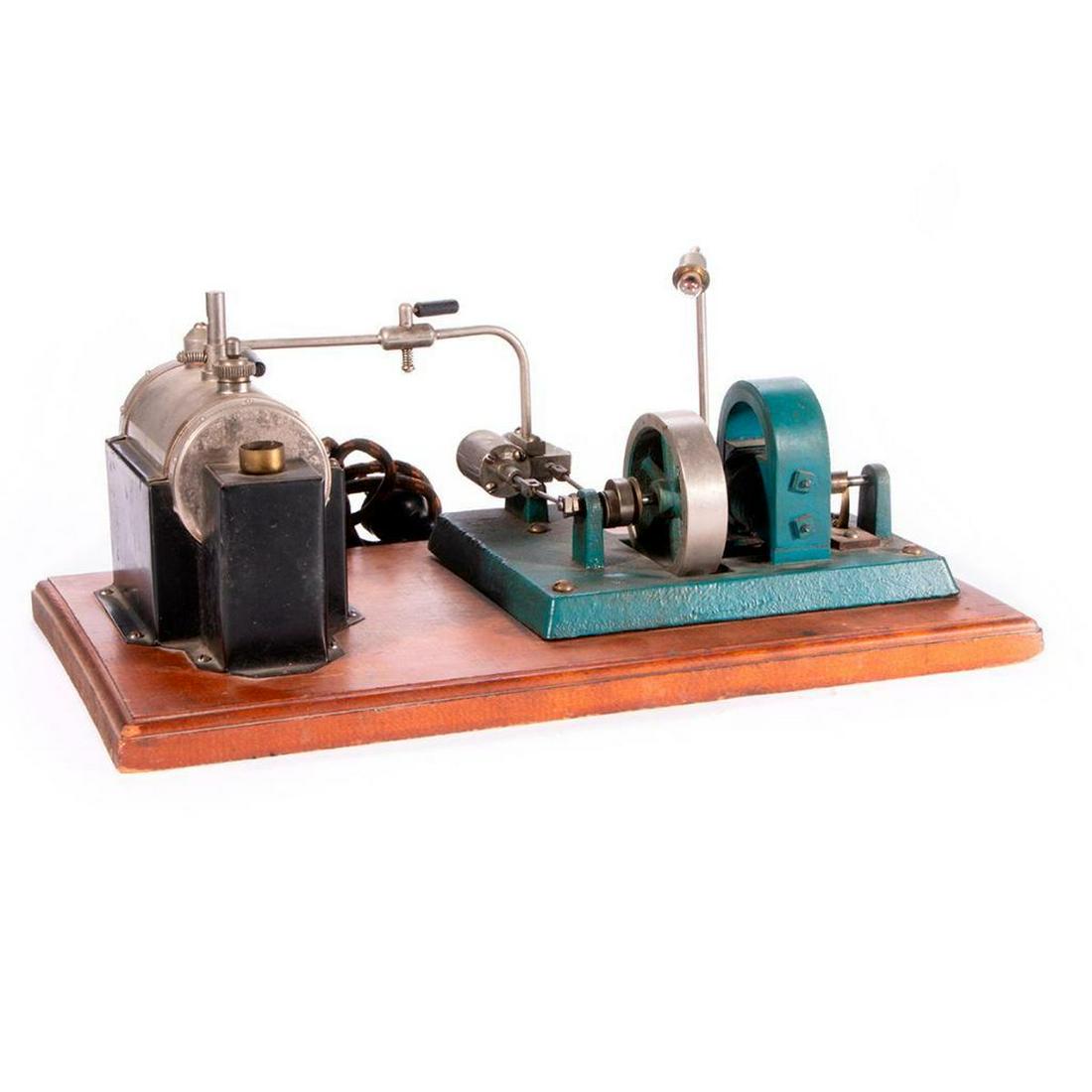 Vintage model steam engine. (1 of 7)