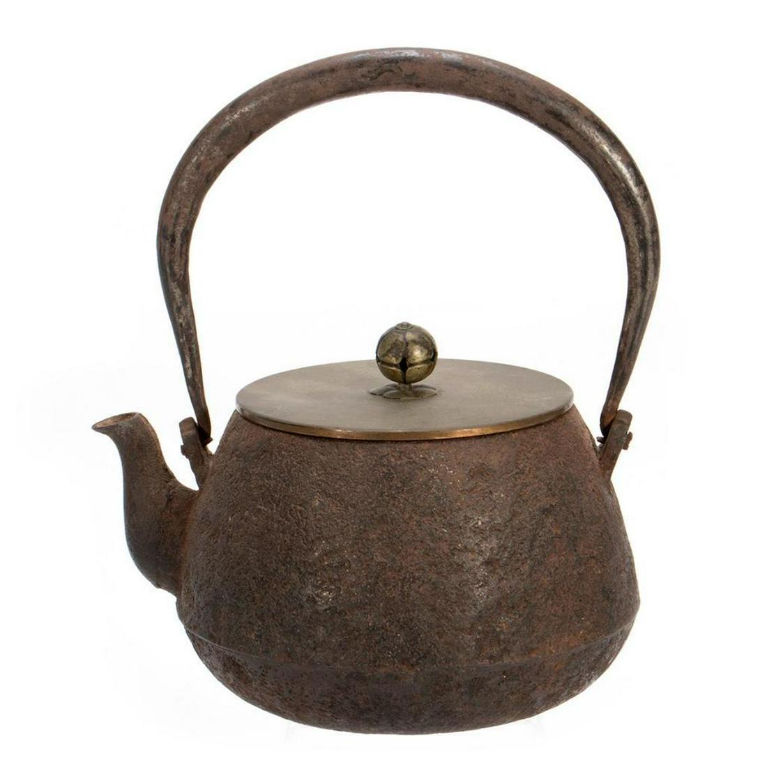 19th-century Japanese iron teapot (1 of 4)