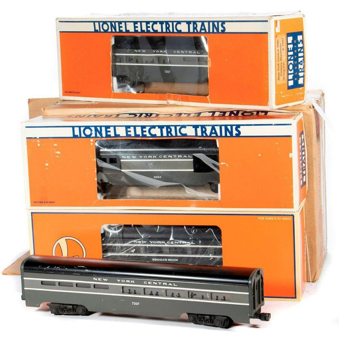 O Gauge Lionel New York Central Aluminum Streamliner: Lionel New York Central 20th Century Aluminum Streamliner. (2) 6-7207 Diner (one is in box and box has heavy wear and some taping) both cars have paint scratches and use wear, 6-9594 Baggage Car Smoot
