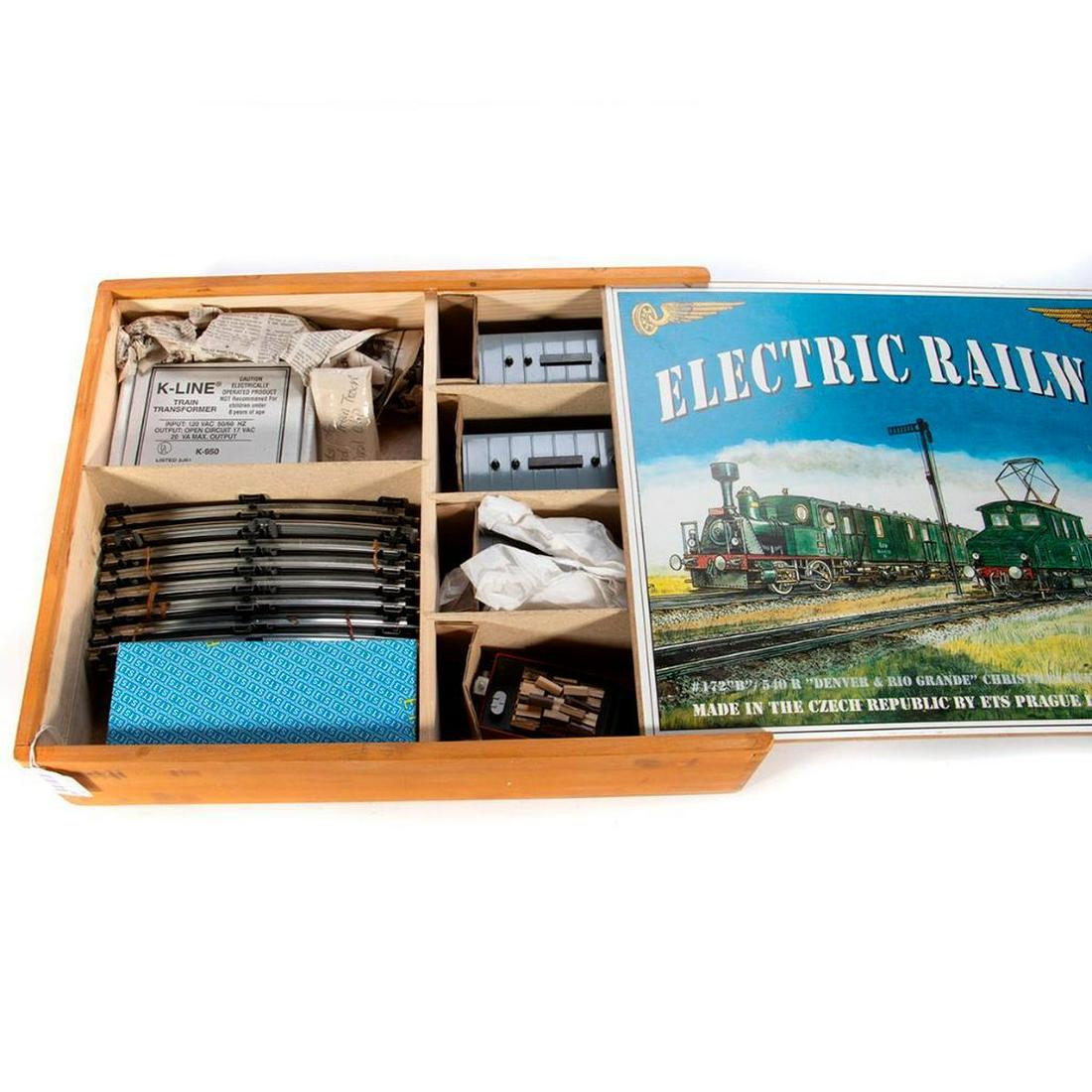 O gauge ETS Czech tinplate train set in wood box with: 172B/540R Christmas Train in original wood set box. Loco & tender are red/black/silver, Green baggage car, Blue II/III passenger car and green passenger car. All have Lionel compatible couplers. Full