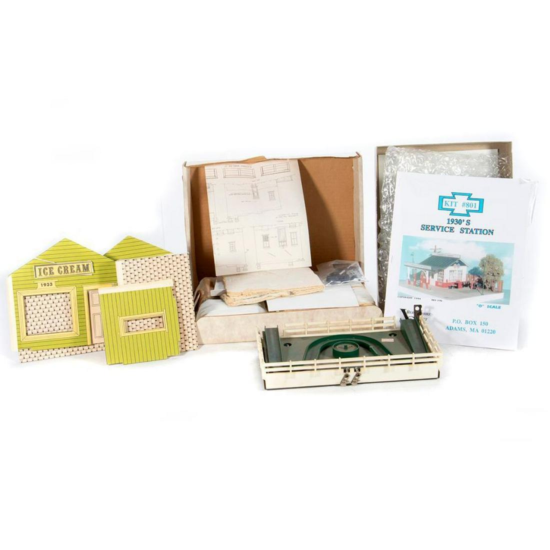 Assorted: (2) O scale building kits, (1) G gauge: Berkshire Valley 801 Service Station Kit; Thomas A. Yorke O140 Feed Store Annex; G gauge Ice Cream Store; Lionel Churchill Downs Corral