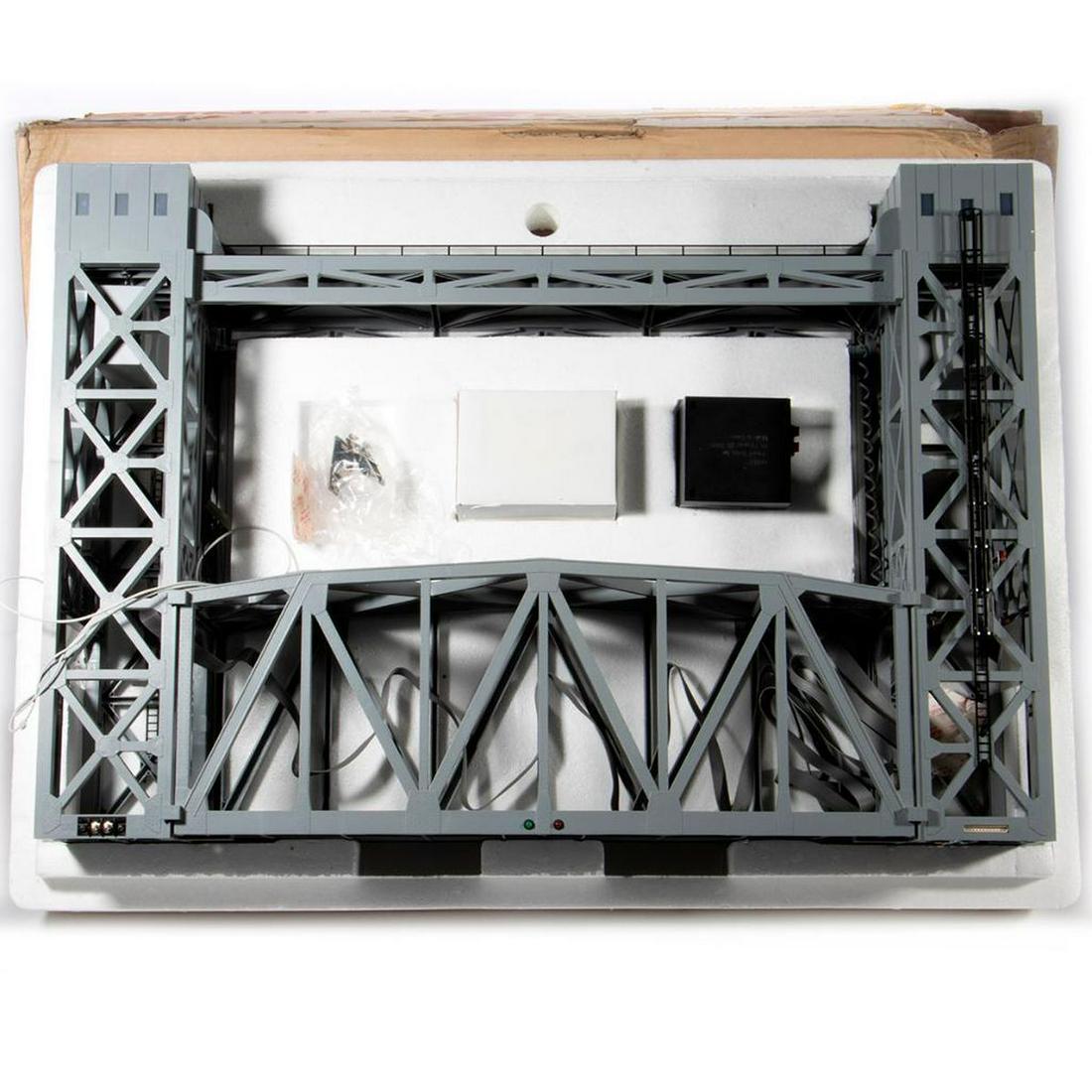 Lionel Lift Bridge in original box: 6-12782 Lift Bridge in original box